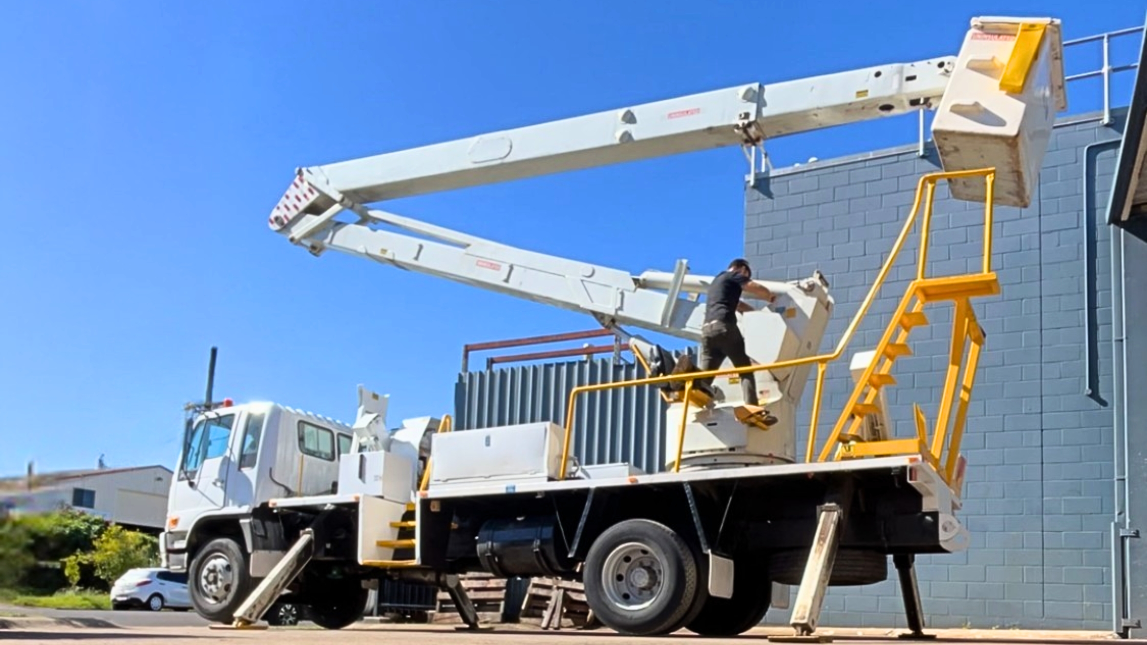 Signs Your EWP May Need Immediate Inspection or Repair